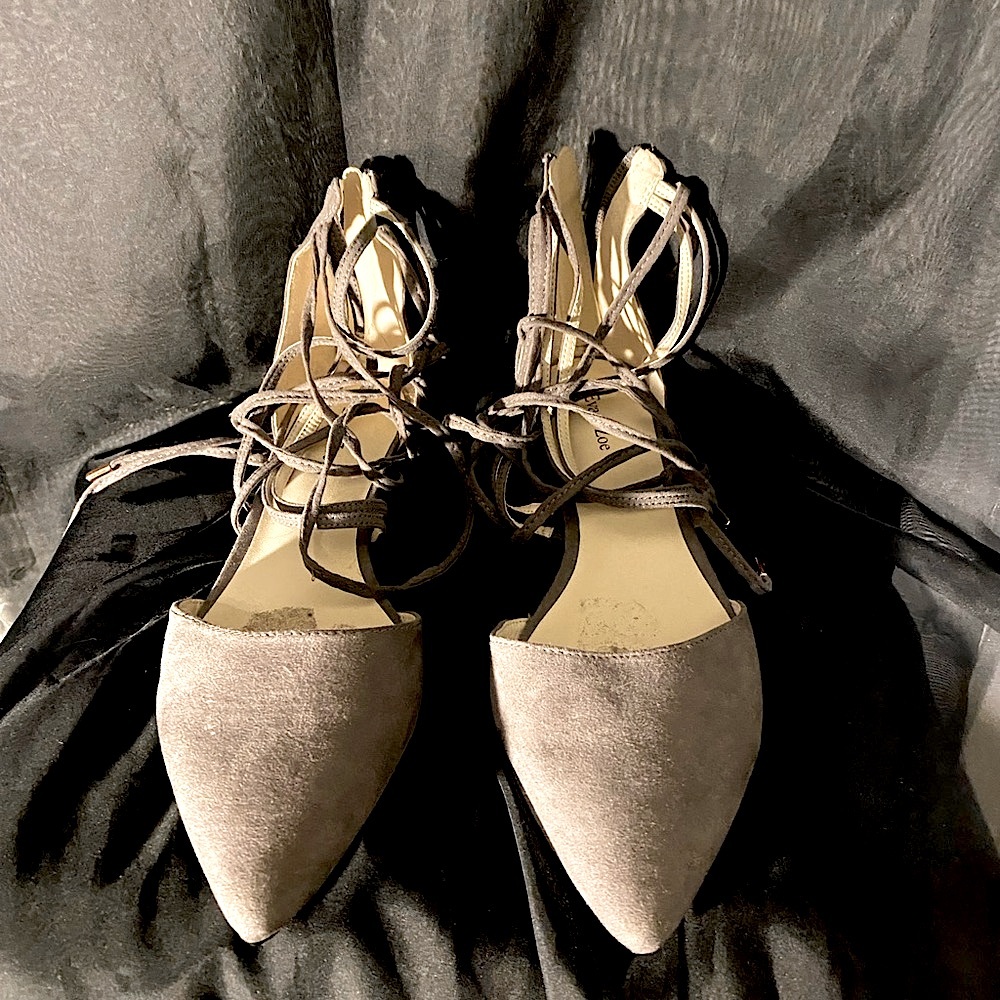 Elegant Gray Women's Lace-Up Flats Beige